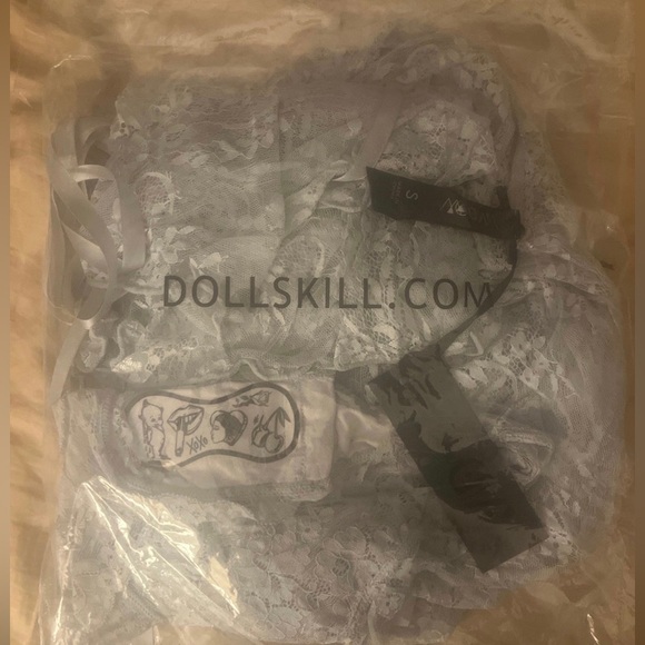 NWT Dollskill widow lace bell sleeve one piece bodysuit-S - Picture 4 of 6